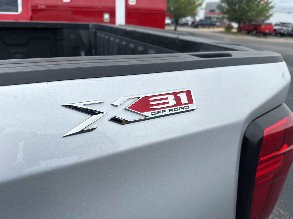Used 2021 GMC Sierra 1500 SLT w/ SLT Premium Plus Package AWD/4WD image 9