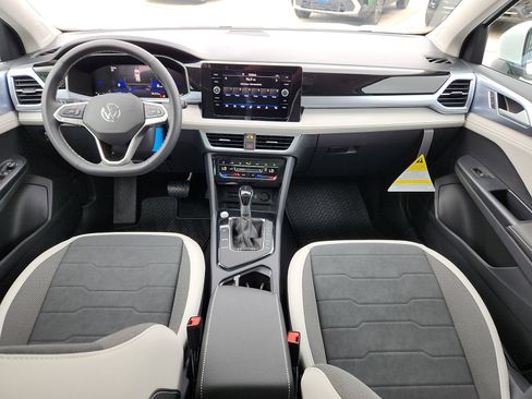 New 2026 Volkswagen Taos SE image 11