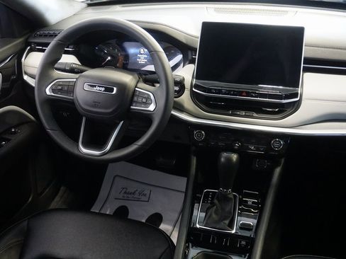 Used 2024 Jeep Compass Limited image 27