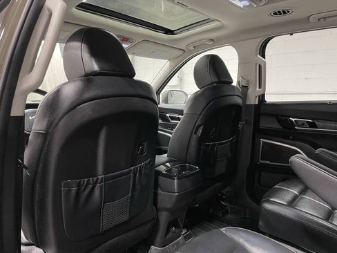 Used 2024 Kia Telluride EX w/ EX Captain's Chair Package AWD/4WD image 15