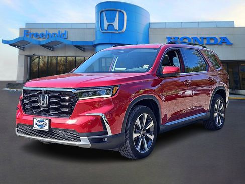 Used 2023 Honda Pilot Elite image 3