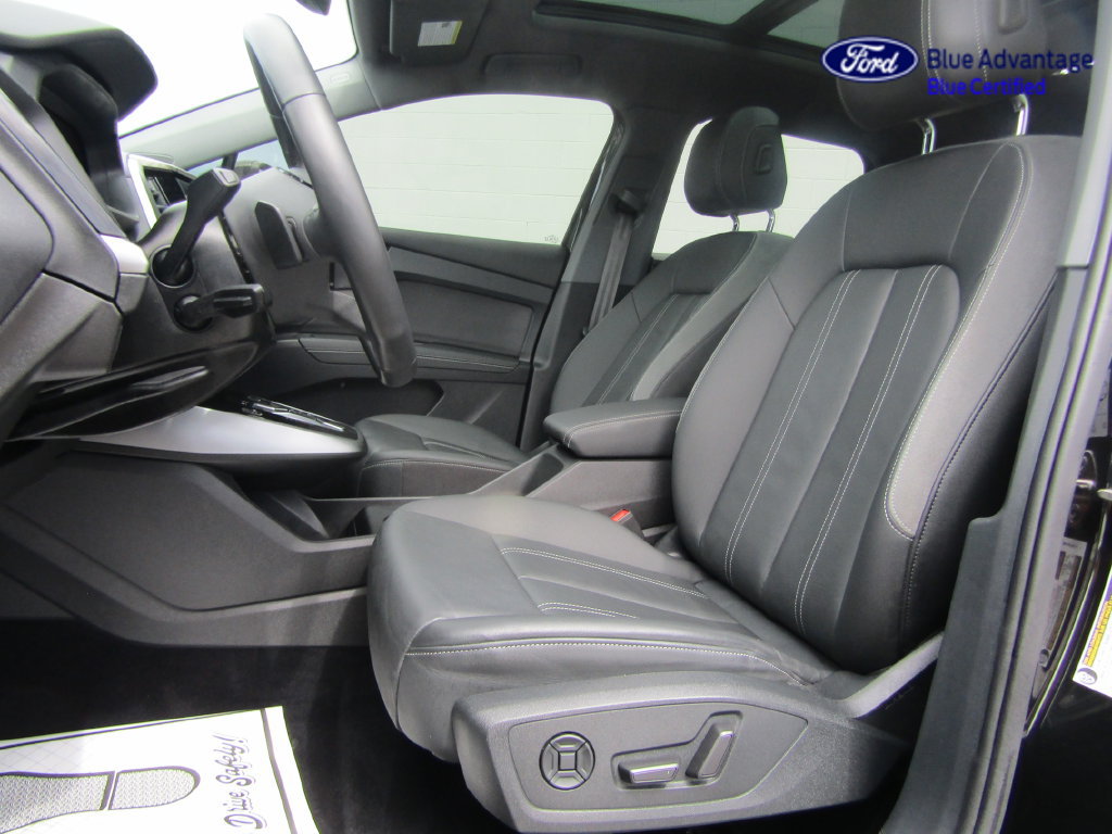 Used 2022 Audi Q4 e-tron Premium Plus w/ Premium Plus AWD/4WD image 3