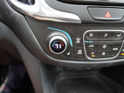 Used 2018 Chevrolet Equinox LT w/ Sun & Infotainment Package AWD/4WD image 7