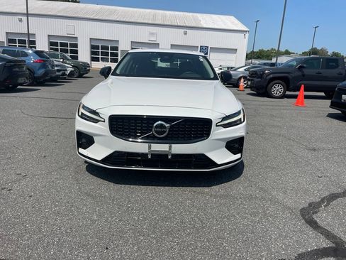 Used 2025 Volvo S60 B5 Core FWD image 8