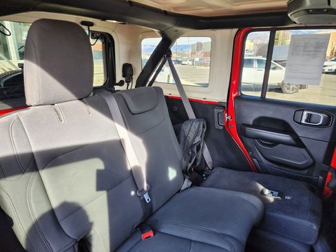 Used 2020 Jeep Wrangler Unlimited Sahara image 14