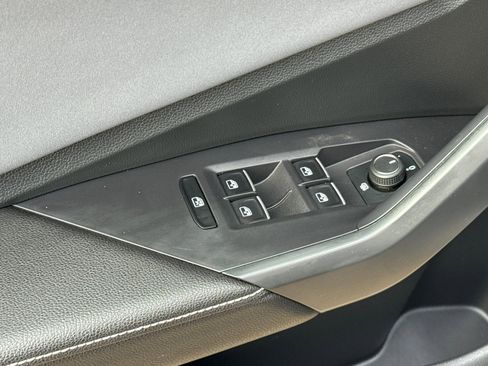 Used 2025 Volkswagen Jetta SE FWD image 13