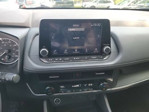Used 2023 Nissan Rogue SV FWD image 11