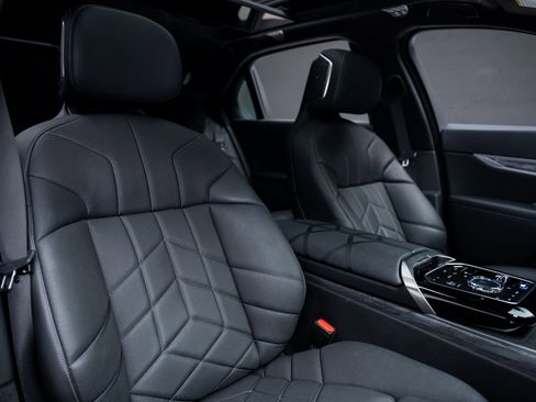 Used 2023 BMW i7 xDrive60 w/ Executive Package 2 image 61