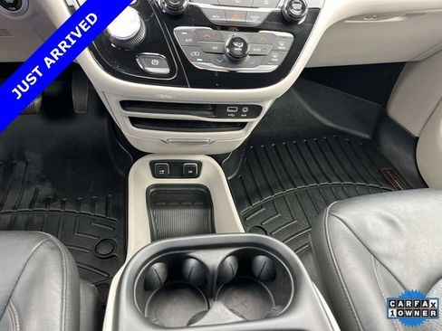 Certified 2020 Chrysler Pacifica Touring-L image 36