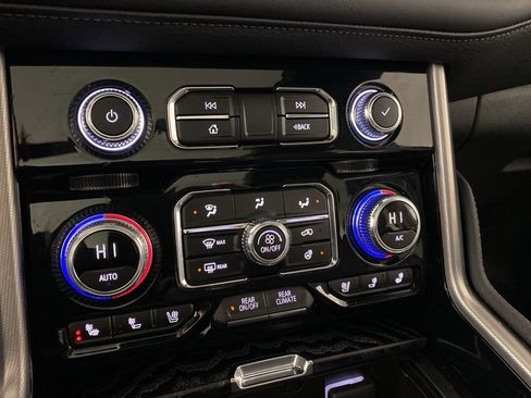 Used 2024 GMC Yukon Denali w/ Advanced Technology Package image 30