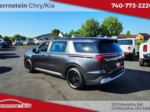 Used 2025 Kia Carnival FWD image 5
