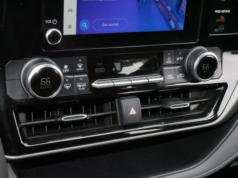 Certified 2024 Toyota Highlander LE AWD/4WD image 23