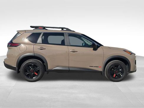 Used 2025 Nissan Rogue SV AWD/4WD image 4