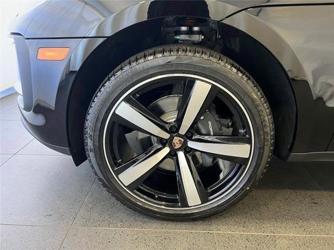 Used 2026 Porsche Macan image 10