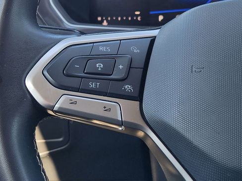 Used 2024 Volkswagen Tiguan SE image 28