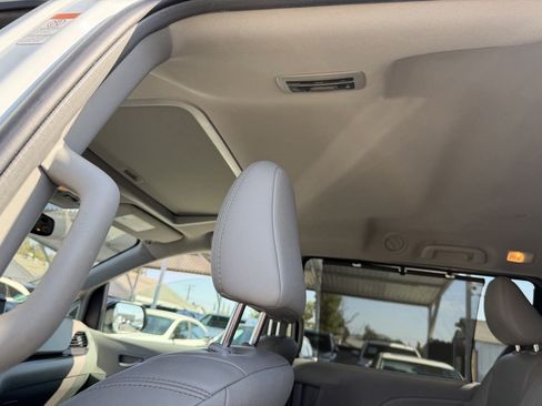 Used 2018 Toyota Sienna XLE w/ XLE Navigation Package FWD image 15