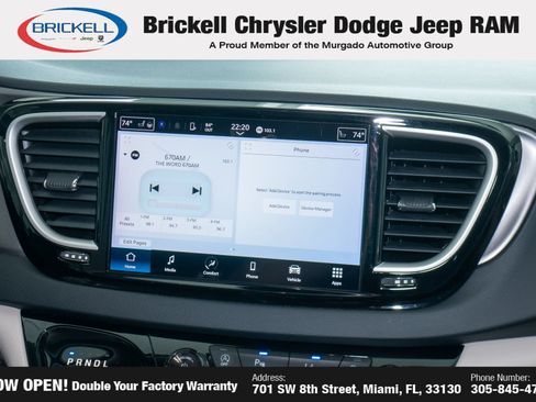 Used 2023 Chrysler Pacifica Touring-L FWD image 25