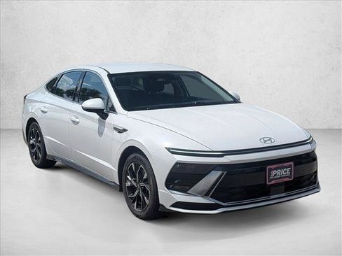 Used 2025 Hyundai Sonata SEL FWD image 3