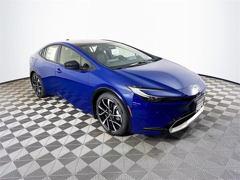Certified 2025 Toyota Prius Plug-In Hybrid image 10