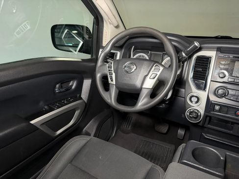 Used 2018 Nissan Titan S AWD/4WD image 20