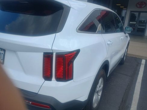 Used 2023 Kia Sorento LX FWD image 8