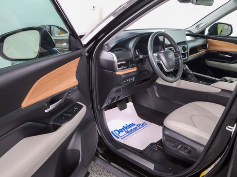 Used 2025 Toyota Grand Highlander AWD Hybrid image 3