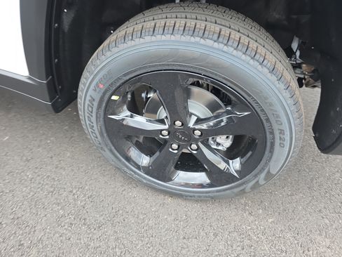 New 2025 Jeep Grand Cherokee Limited w/ Black Appearance Package image 32