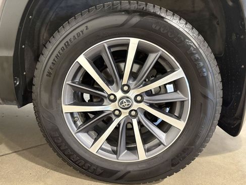 Used 2017 Toyota Highlander XLE AWD/4WD image 47