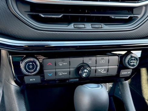 New 2026 Jeep Compass Latitude image 23