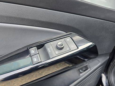 Used 2023 Volkswagen ID.4 Pro S Plus image 13