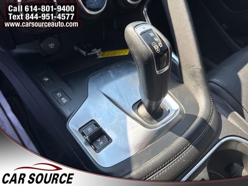 Used 2020 Jaguar E-PACE image 12