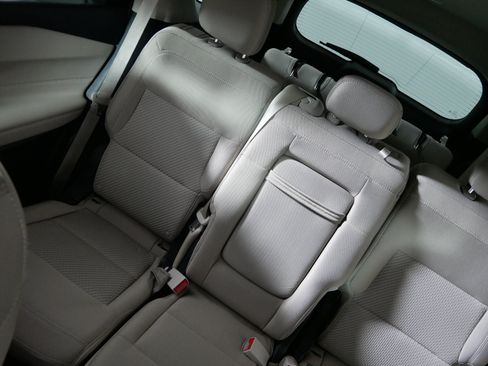 Used 2023 Ford Explorer XLT AWD/4WD image 12