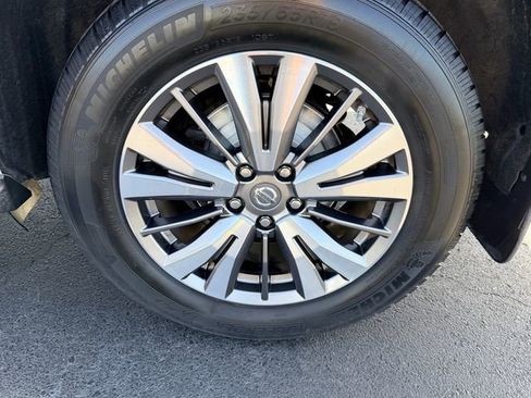Used 2019 Nissan Pathfinder S image 14