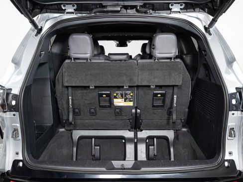 Used 2022 Toyota Sienna XSE image 22