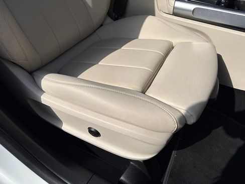 Used 2025 Mercedes-Benz GLB 250 4MATIC image 36