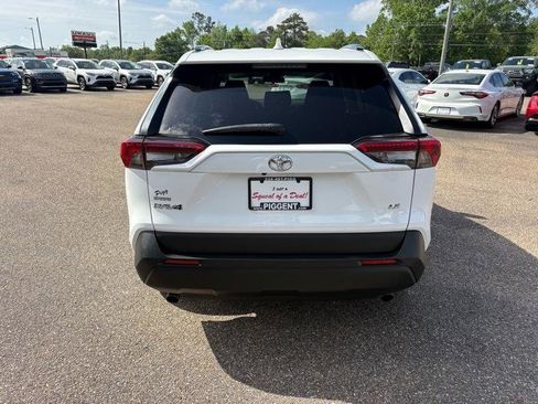 Used 2021 Toyota RAV4 LE image 7