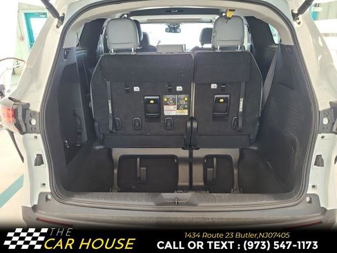 Used 2025 Toyota Sienna XLE image 8