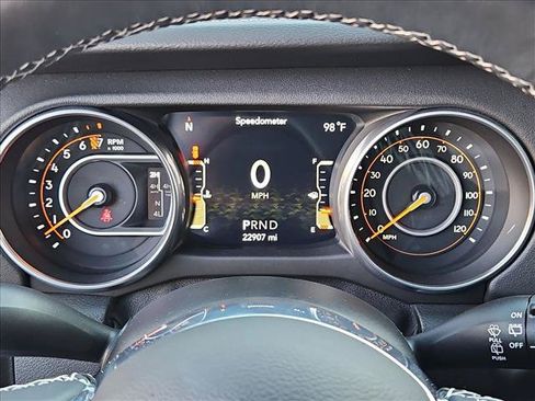 Used 2018 Jeep Wrangler Unlimited Sahara AWD/4WD image 11