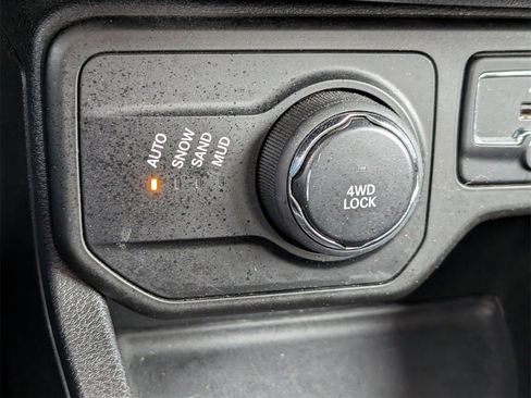 Used 2018 Jeep Renegade Altitude image 18