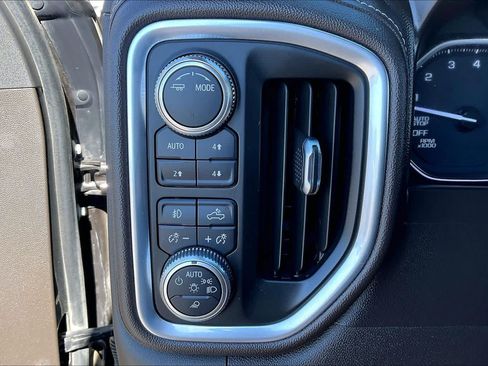 Used 2021 GMC Sierra 1500 SLT w/ SLT Convenience Package AWD/4WD image 32