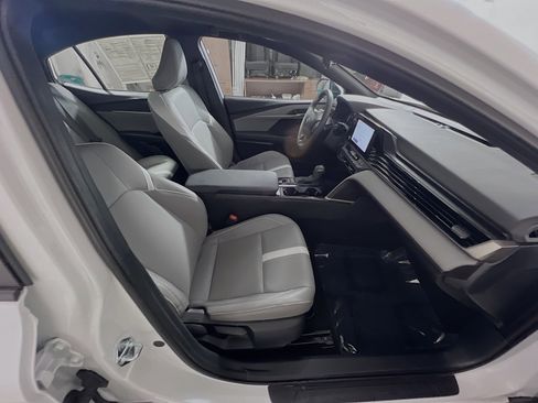 Used 2025 Toyota Camry SE image 31