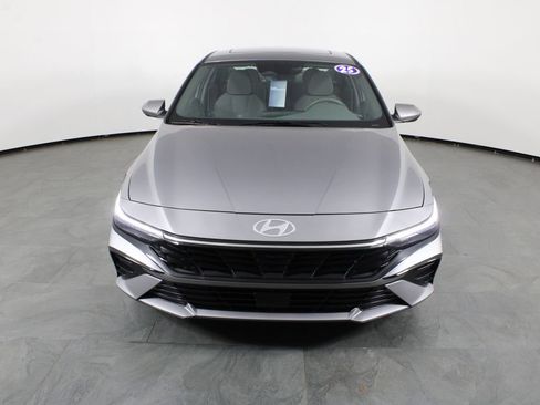 Certified 2025 Hyundai Elantra SEL image 13