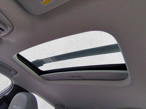 Used 2025 Chevrolet Trax ACTIV w/ Sunroof Package FWD image 15