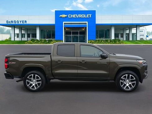 Used 2023 Chevrolet Colorado Z71 w/ Z71 Convenience Package 2 image 4
