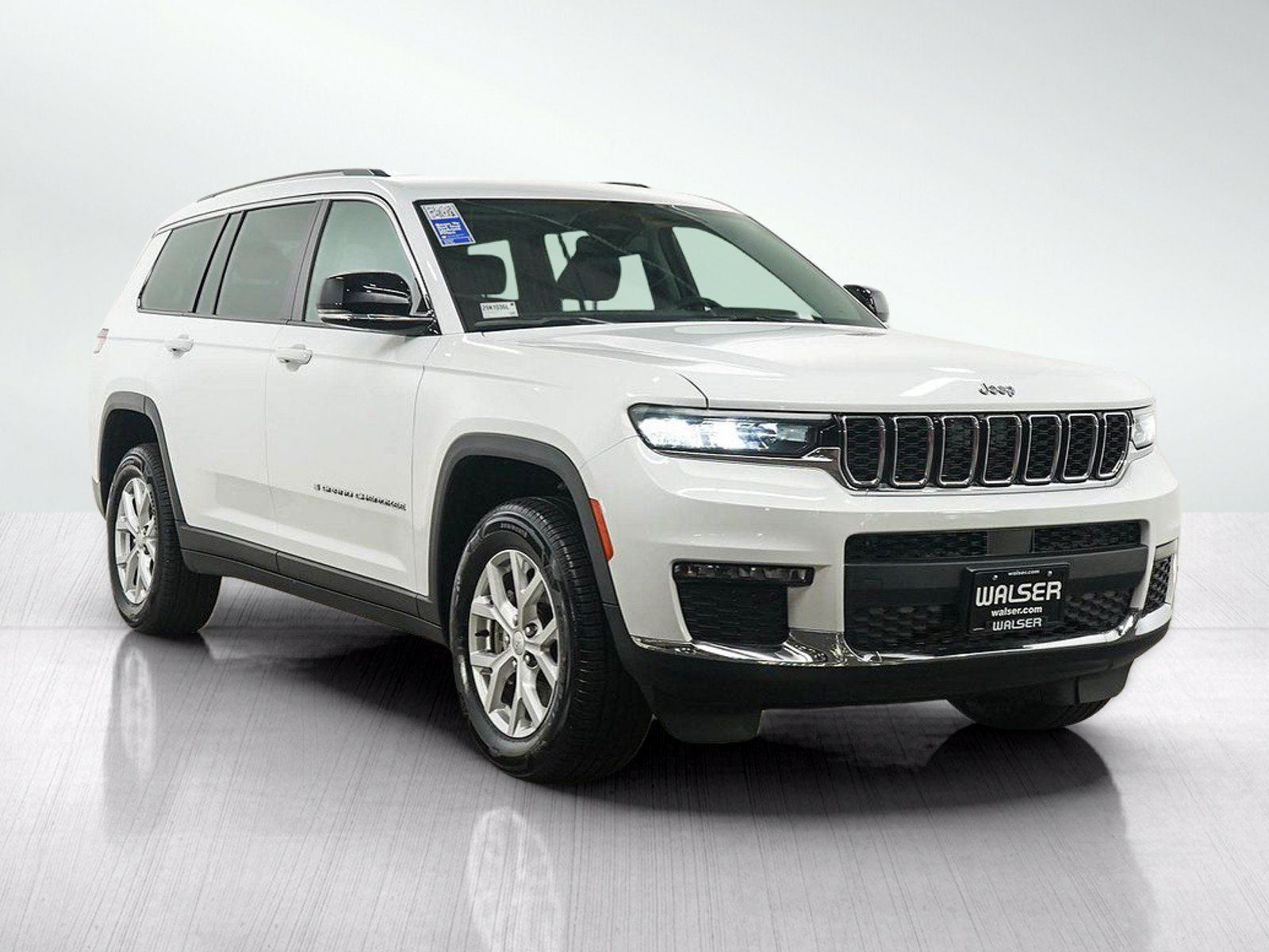 Used 2023 Jeep Grand Cherokee L Limited AWD/4WD image 8
