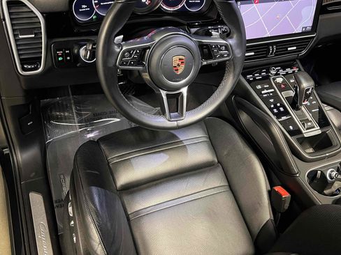 Used 2019 Porsche Cayenne w/ Premium Package AWD/4WD image 33