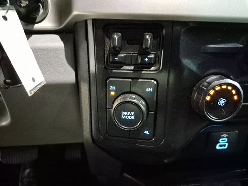 Used 2024 Ford F250 XLT image 25