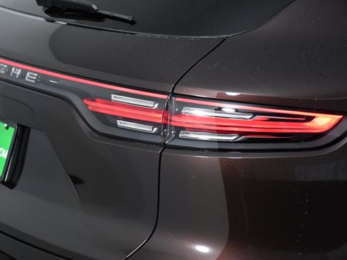 Used 2019 Porsche Cayenne image 31