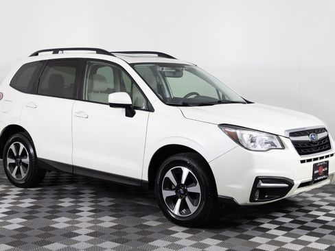 Used 2017 Subaru Forester 2.5i Premium AWD/4WD image 10