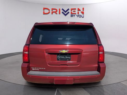 Used 2019 Chevrolet Suburban LT w/ Luxury Package image 4